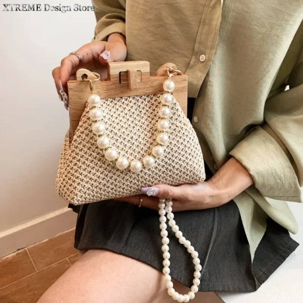 Trendy summer straw bag for women – luxury designer style with wooden top handle