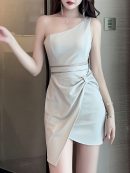 Đầm mini một vai thanh lịch, thiết kế chi tiết lưới, chất liệu polyester, dáng ngắn, khóa kéo, vạt chéo, ôm body, không kèm thắt lưng