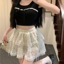 Chân váy ngắn xòe nhiều tầng nữ, chấm bi đen trắng phối ren, nơ ruy băng điều chỉnh, dễ thương, nữ tính, giặt máy